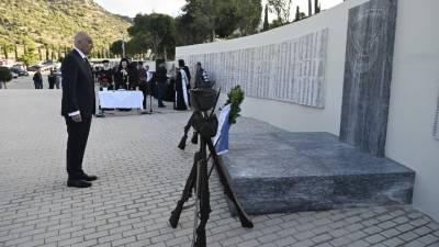 Δένδιας: Φόρος τιμής σε εκείνους που θυσίασαν τη ζωή τους υπέρ της ελευθερίας