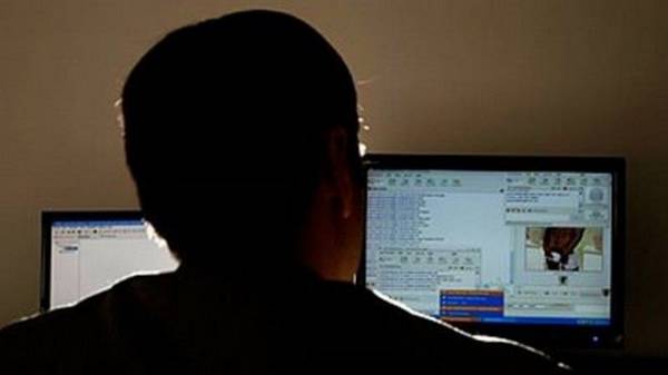 Καταγγελίες ότι «ψάρευε» παιδάκια στην πλατεία της Καλαμάτας