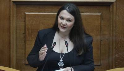 Στο ΠΑΣΟΚ - ΚΙΝΑΛ προσχώρησε η βουλευτής Κωνσταντίνα Αδάμου