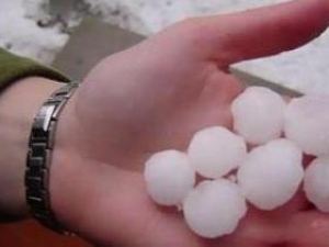 Χαλάζι σαν... αμύγδαλο στο Τρίκορφο