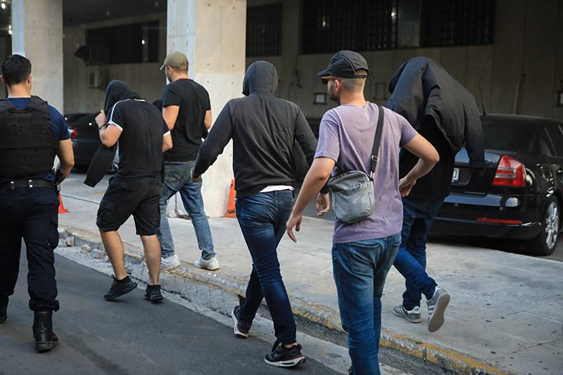 Συνεχίζονται οι συλλήψεις για τα αιματηρά γεγονότα στη Νέα Φιλαδέλφεια - Μπλόκα σε όλες τις εξόδους της χώρας