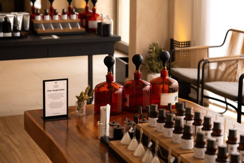 “The Romanos, a Luxury Collection Resort” στην Costa Navarino: Συνεργασία με το The Naxos Apothecary