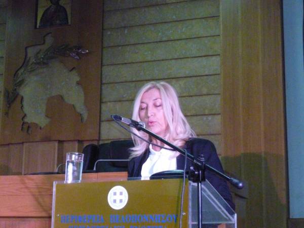 Ομιλία για την 28η Οκτωβρίου: "Η εθνική μας αξιοπρέπεια καμώνεται πως γιορτάζει"