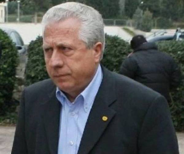 Ο Αριστείδης Σταθόπουλος ευχαριστεί Αλέξη Χαρίτση