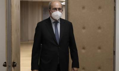 Χατζηδάκης: Μείωση εισφορών κατά μισή μονάδα από την 1η Ιουνίου