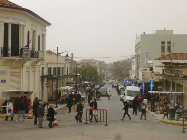 Ανοιχτά τα εμπορικά της Υπαπαντής