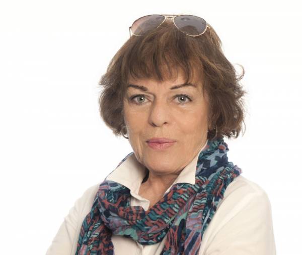 Η Καλαματιανή συγγραφέας Κατερίνα Ξάνθου στην “Ε”΅: “Το σακούλι της καρδιάς είχε γεμίσει και λαχταρούσα να τα πω”