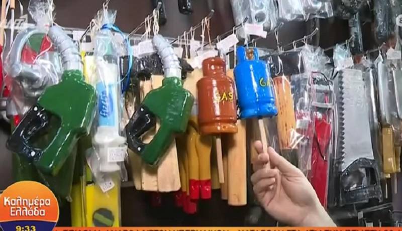 Πάσχα: Με λαμπάδες… κοκορέτσι, εμβόλιο κορονοϊού και μάνικα βενζίνης φέτος στην εκκλησία (Βίντεο)