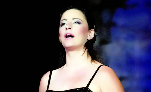 Δάφνη Λέμπερου: "Για μένα η μουσική είναι τρόπος ζωής έκφρασης και επικοινωνίας"