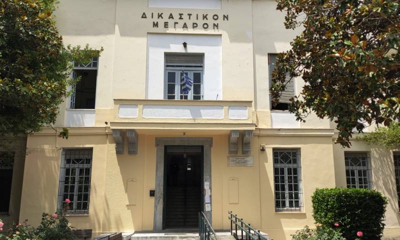 Βόλος: Φυλάκιση σε εκπαιδευτικό που καταγγέλθηκε ότι προσπάθησε να φιλήσει ανήλικη