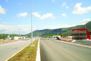 Επειδή καθυστερούν οι δίκες για τις απολλοτριώσεις του νέου δρόμου: Εχουν πάρει μόνο τα χρήματα της επίταξης