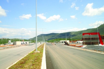 Επειδή καθυστερούν οι δίκες για τις απολλοτριώσεις του νέου δρόμου: Εχουν πάρει μόνο τα χρήματα της επίταξης