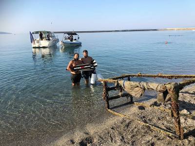 ΟΑΚ 4Χ4 Μεσσηνίας: Ανέσυραν σιδερένια κατασκευή από τον προλιμένα της Καλαμάτας (φωτογραφίες)