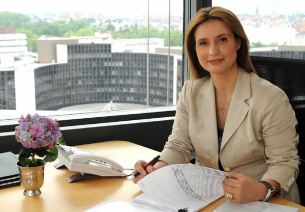 Κατερίνα Μπατζελή: "Νέα πολιτική ισορροπία μετά τις ευρωεκλογές"