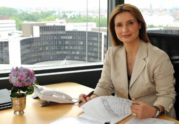 Κατερίνα Μπατζελή: "Νέα πολιτική ισορροπία μετά τις ευρωεκλογές"