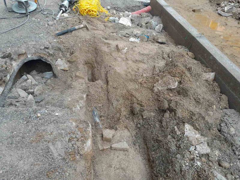 Καλαμάτα: Αχαρτογράφητο υπόγειο καλώδιο ρεύματος στην Κολοκοτρώνη - Από τύχη αποφεύχθηκε εργατικό δυστύχημα