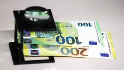 Τον ελάχιστο φόρο 15% στις πολυεθνικές υιοθετεί η ΕΕ