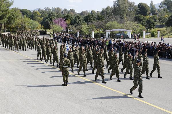 Δεν κλείνει επισήμως το στρατόπεδο της Καλαμάτας - Ορκίστηκαν 397 νεοσύλλεκτοι (βίντεο-φωτογραφίες)