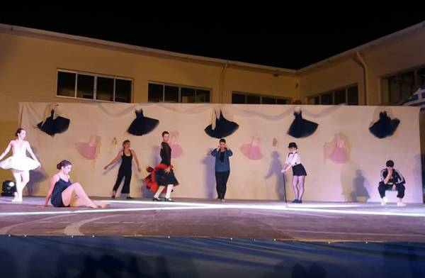 Μουσικοχορευτική παράσταση στους Γαργαλιάνους