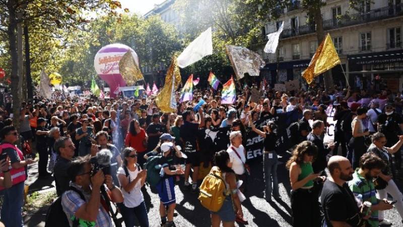 Γαλλία: Περισσότεροι από ένα εκατομμύριο διαδηλωτές κατά της δημοσιονομικής λιτότητας