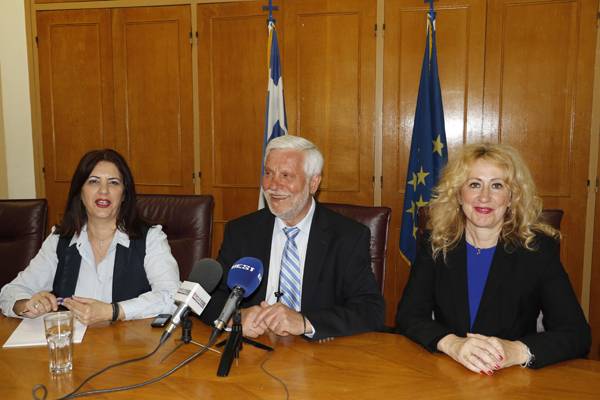 Για όλα φταίνε οι δημοσιογράφοι