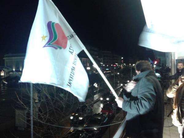 Πανηγυρισμοί στα γραφεία του ΣΥΡΙΖΑ στην Καλαμάτα