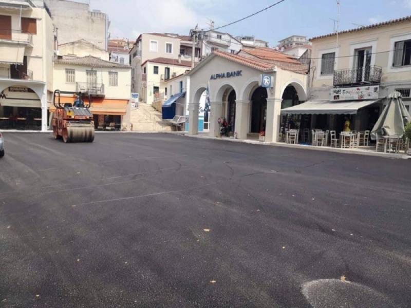Βελτιώθηκε ο περιμετρικός δρόμος της πλατείας Τριών Ναυάρχων στην Πύλο