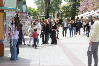 Καλαμάτα: Με προαιρετικό άνοιγμα ξεκινά σήμερα το πασχαλινό ωράριο των καταστημάτων