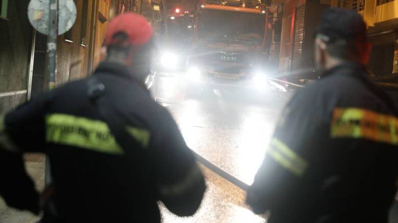 Πυρκαγιά στο παλιό κτήριο του ΙΚΑ στην οδό Πειραιώς