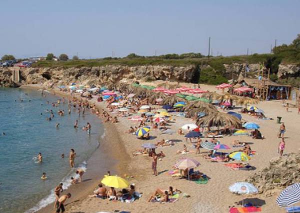 Δημοπρασία για καντίνες και ξαπλώστρες στην Τριφυλία