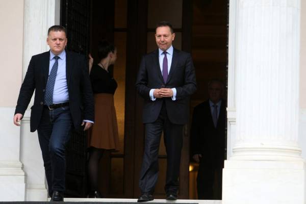 Συνάντηση Στουρνάρα - Τσίπρα: "Διασφαλισμένα τραπεζικό σύστημα και οι καταθέσεις"