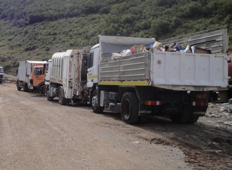 Πανδαιμόνιο στο Δημοτικό Συμβούλιο Καλαμάτας από απλήρωτους εργαζόμενους της Μαραθόλακκας