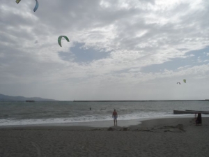 Βίντεο (2) με μεγάλα κύματα στην παραλία της Καλαμάτας