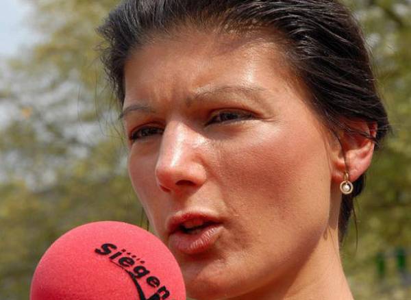 Βάγκενκνεχτ: Παράνομος εκβιασμός του Σόιμπλε στην Αθήνα