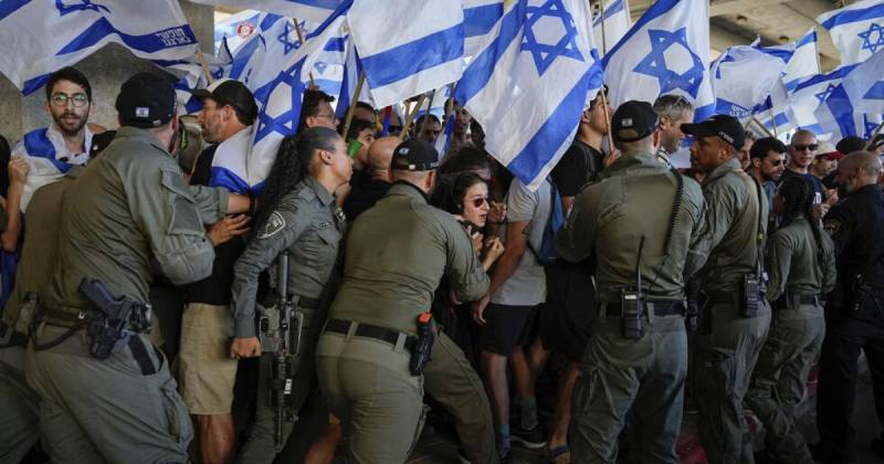 Ισραήλ: Χιλιάδες Ισραηλινοί ξανά στους δρόμους ζητώντας την παραίτηση του πρωθυπουργού Νετανιάχου λόγω του πολέμου στη Γάζα