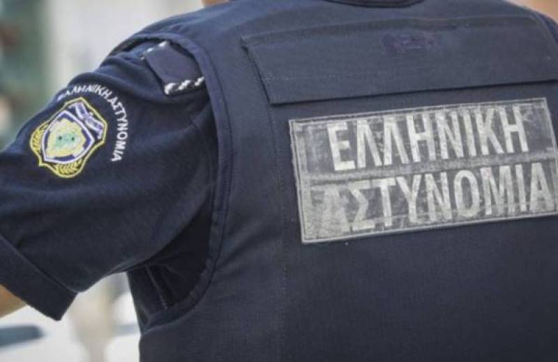 Συνελήφθησαν τρεις αστυνομικοί για φύλαξη ιδιωτών, ακόμα και εν ώρα υπηρεσίας