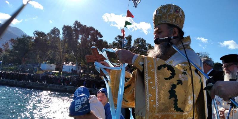 Αγιασμός των υδάτων στο λιμάνι της Κυπαρισσίας (βίντεο-φωτογραφίες)