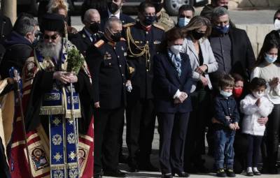 Στη Γαύδο για τον αγιασμό των υδάτων η Κ. Σακελλαροπούλου - Ανακηρύχθηκε επίτιμη δημότης