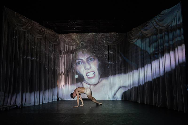 «Βάκχες»: Μια ανατρεπτική ανάγνωση της τραγωδίας του Ευριπίδη από την Έλλη Παπακωνσταντίνου