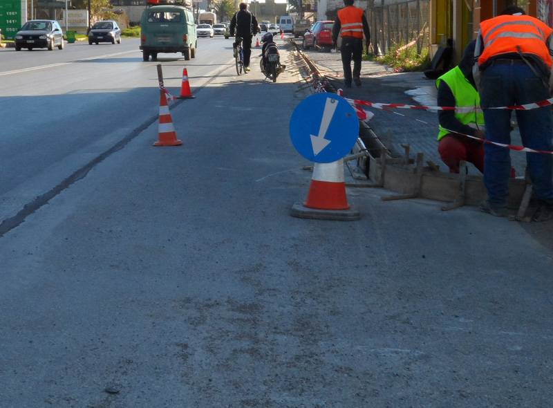 Δώδεκα προσφορές για τα πεζοδρόμια στο Ασπρόχωμα