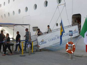 Το "Costa Neoromantica" και πάλι στην Καλαμάτα