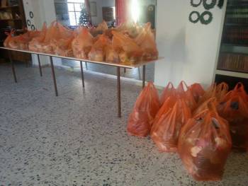 Η "Παρέα Ανεμος" βοηθάει φτωχούς (φωτογραφίες)