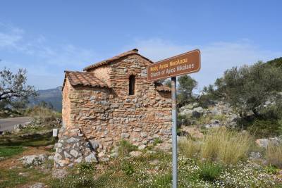 Άγιος Νικόλαος Δολών: Ο γραφικός ναός, σύμβολο του εθελοντισμού (Φωτογραφίες)