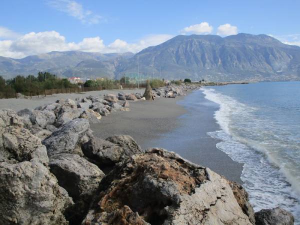 Ελκυστική παραλία στον Κορδία