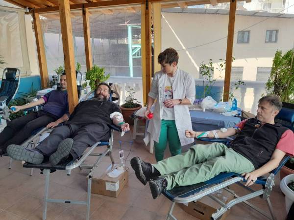 Αιμοδοσία και προσφορά τροφίμων στον Άγιο Νικόλαο Φλαρίου Καλαμάτας