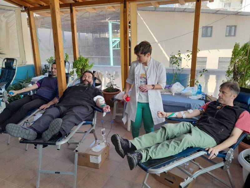 Αιμοδοσία και προσφορά τροφίμων στον Άγιο Νικόλαο Φλαρίου Καλαμάτας