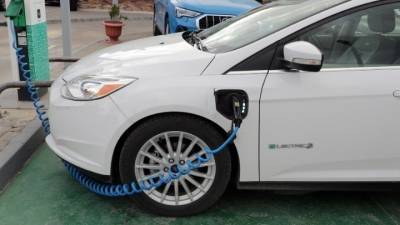 Με την ηλεκτροκίνηση μετά το 2035 θα εξοικονομούνται καθημερινά περίπου 12 εκατ. βαρέλια πετρελαίου παγκοσμίως