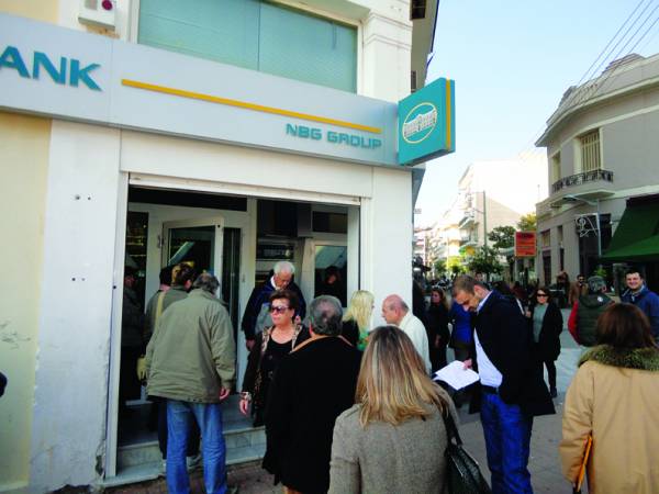 Πολιορκία τραπεζών για τέλη-φόρους-δάνεια