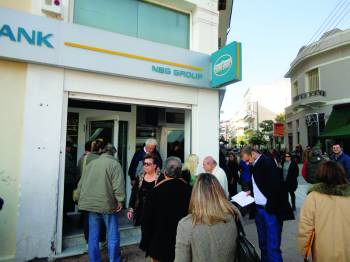 Πολιορκία τραπεζών για τέλη-φόρους-δάνεια