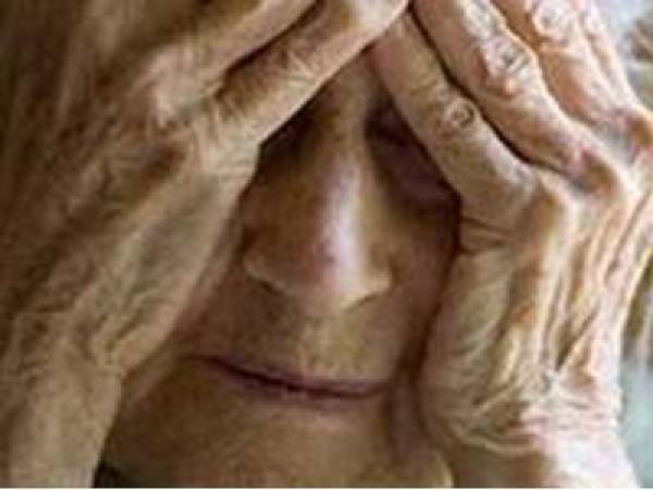 Νεαροί τσιγγάνοι λήστεψαν ηλικιωμένη στα Εξαμίλια Κορινθίας